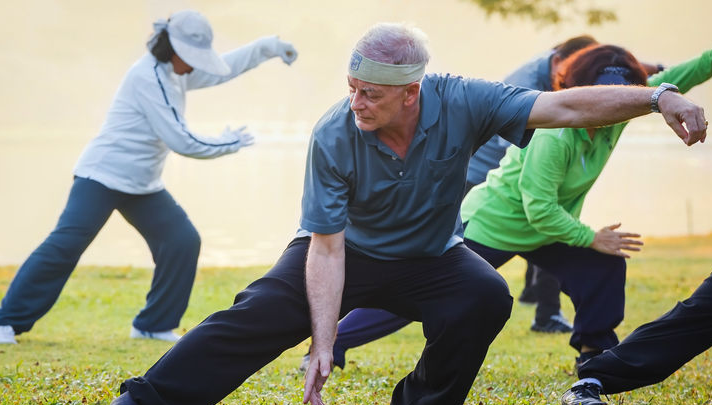 Tai Chi para Iniciantes: Como Começar a Prática que Melhora o Fluxo de Energia Kármica